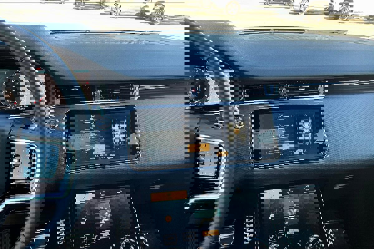 Used 2023 Land Rover Range Rover Evoque R-Dynamic S image 6