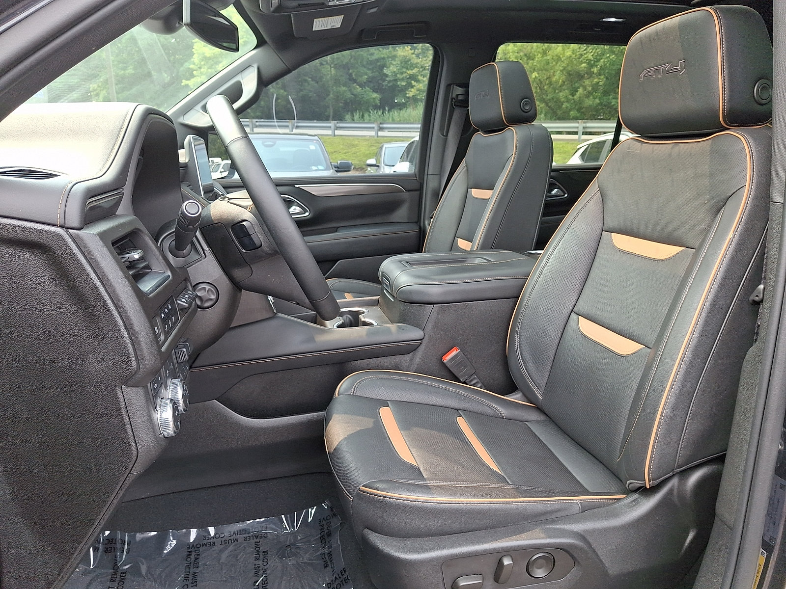 Used 2023 GMC Yukon AT4 w/ AT4 Premium Plus Package AWD/4WD image 15