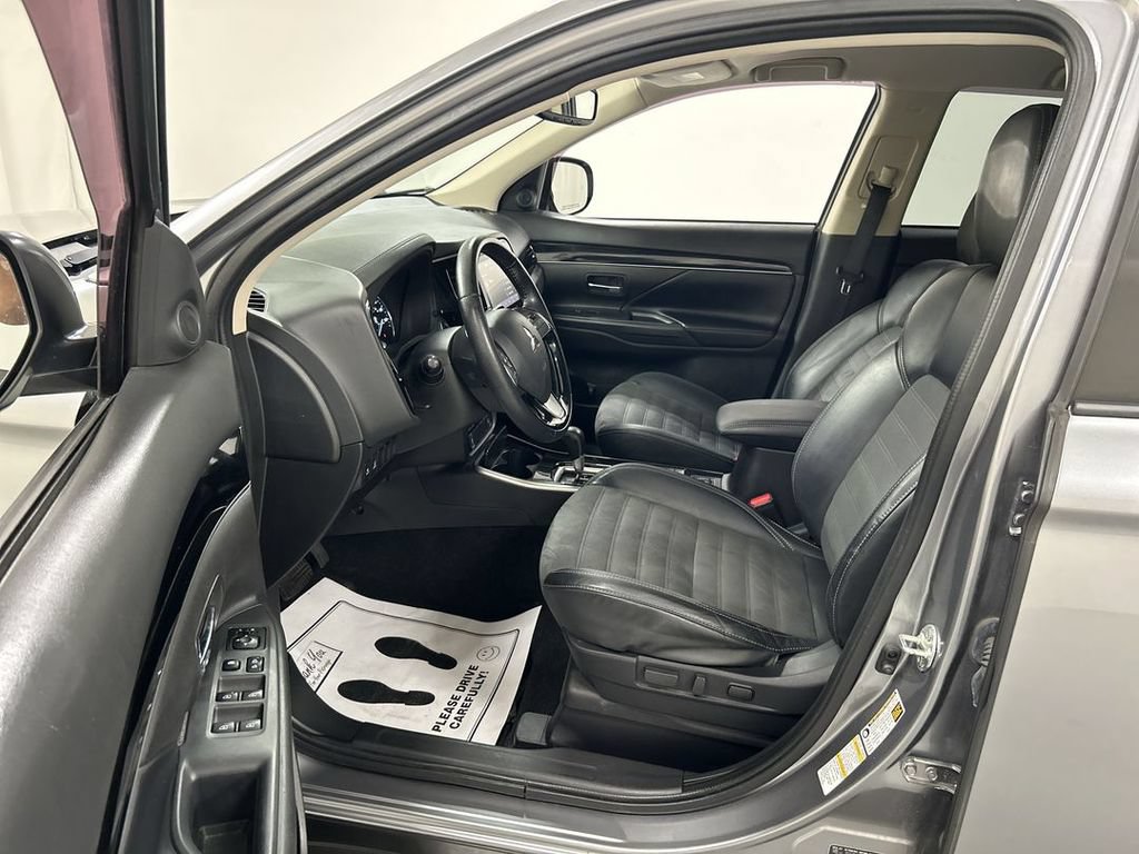 Used 2020 Mitsubishi Outlander SE AWD/4WD image 9