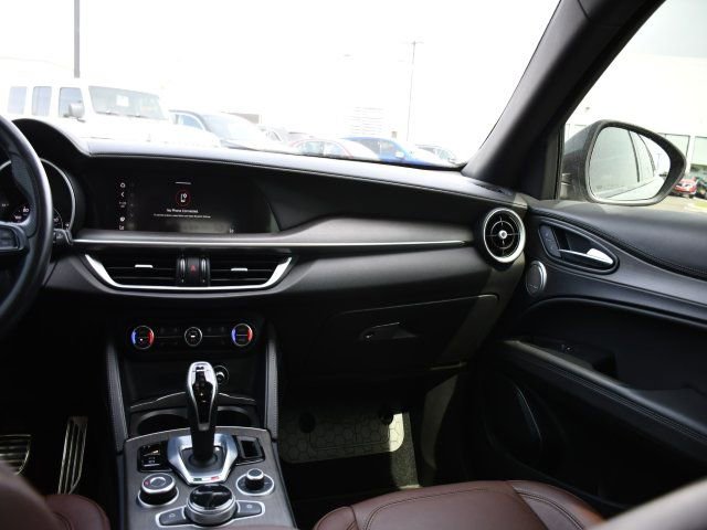 Used 2022 Alfa Romeo Stelvio Ti image 28