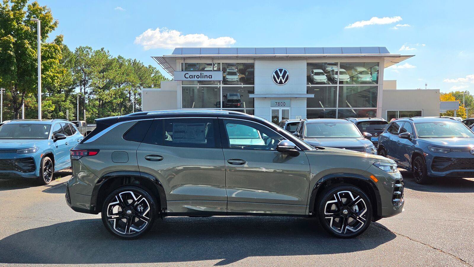 New 2026 Volkswagen Tiguan SEL R-Line AWD/4WD image 6