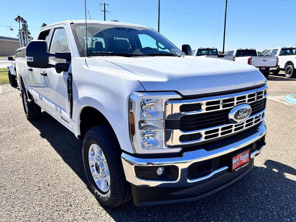 New 2026 Ford F250 4x4 Crew Cab Super Duty image 1