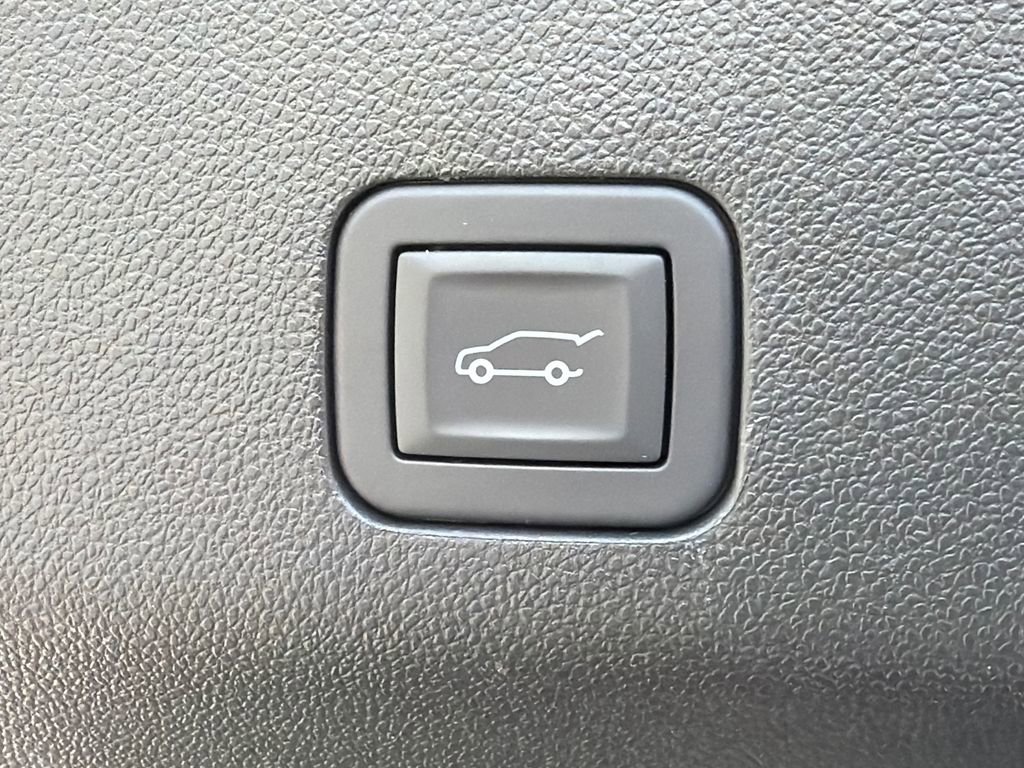 Used 2024 Chevrolet Tahoe Premier w/ Advanced Technology Package image 19