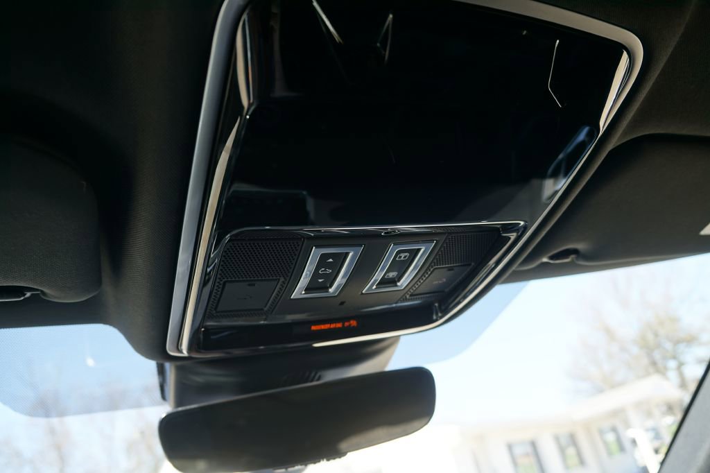 Used 2020 Land Rover Range Rover Velar R-Dynamic S image 12