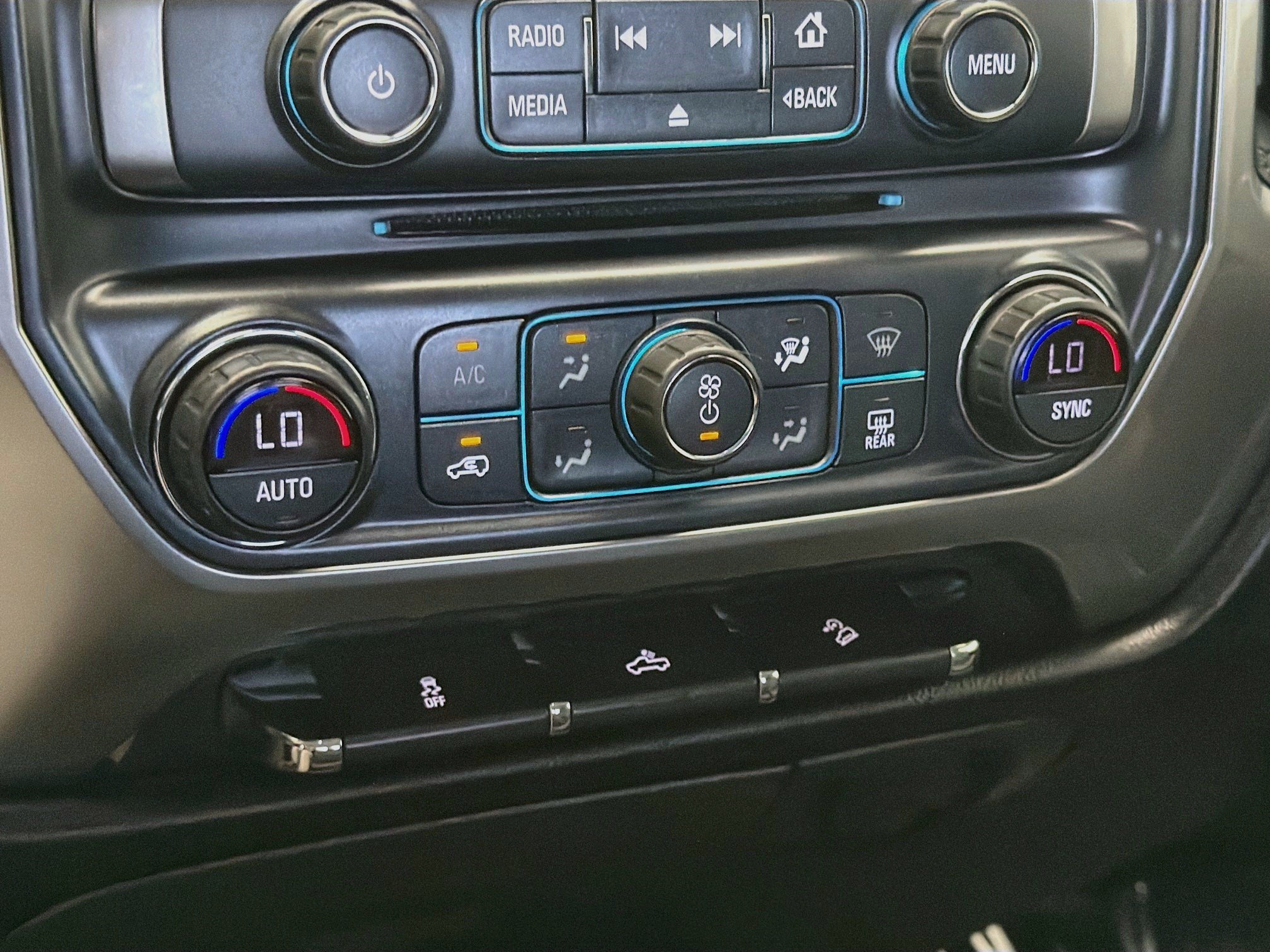Used 2018 Chevrolet Silverado 1500 LT w/ All Star Edition AWD/4WD image 10