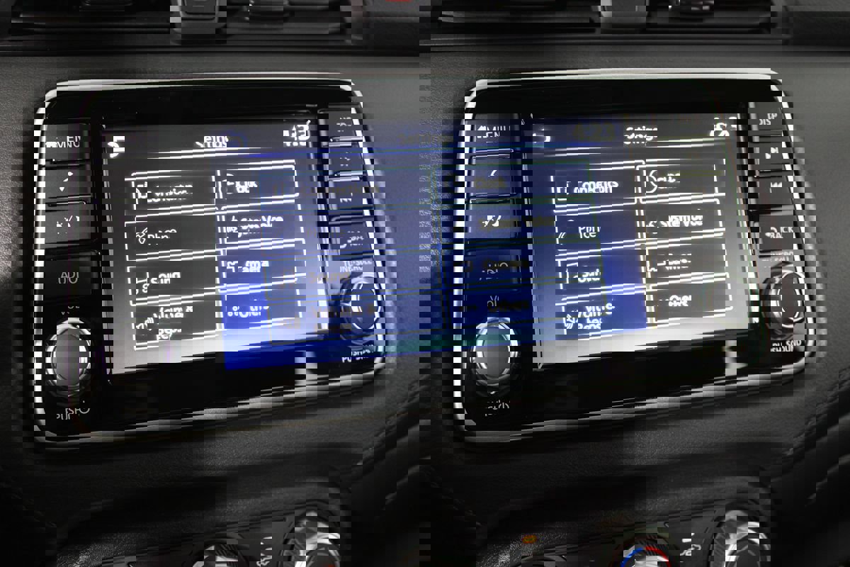 Used 2025 Nissan Versa S w/ Trunk Package image 18