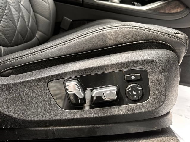 Used 2024 BMW X7 xDrive40i w/ Premium Package AWD/4WD image 33