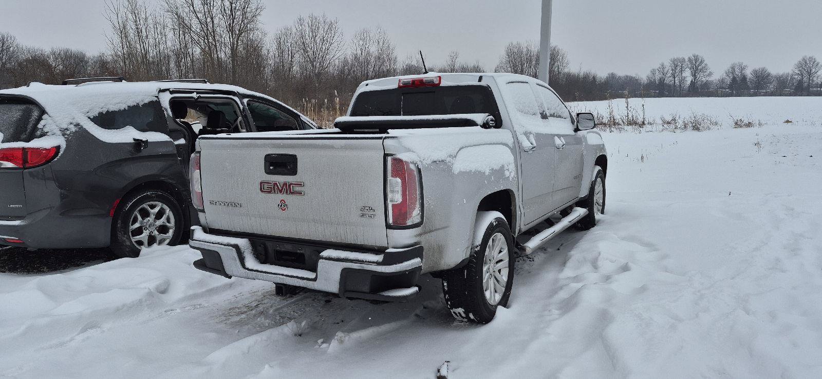 Used 2016 GMC Canyon SLT image 3