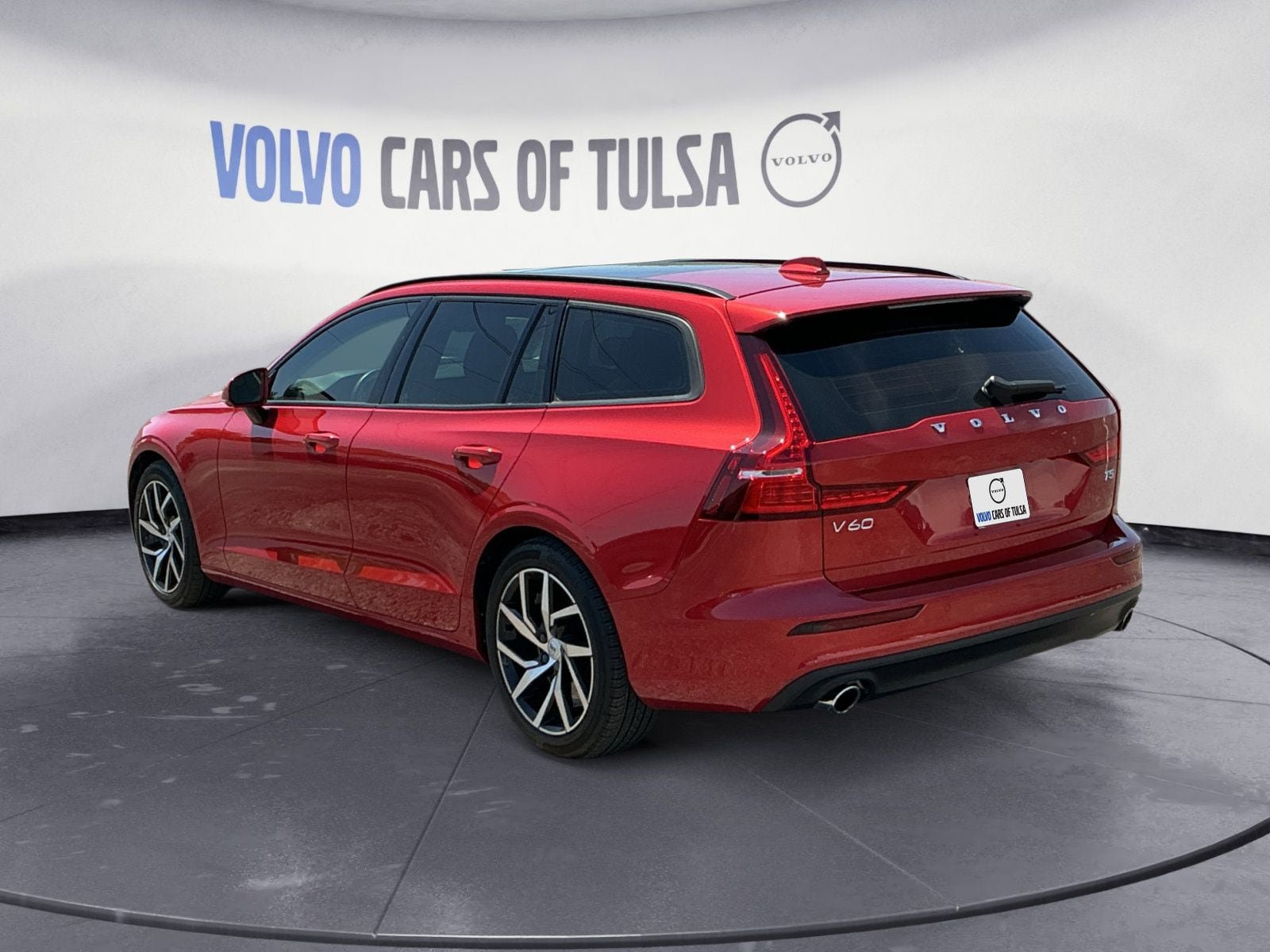 Used 2020 Volvo V60 T5 Momentum FWD image 3