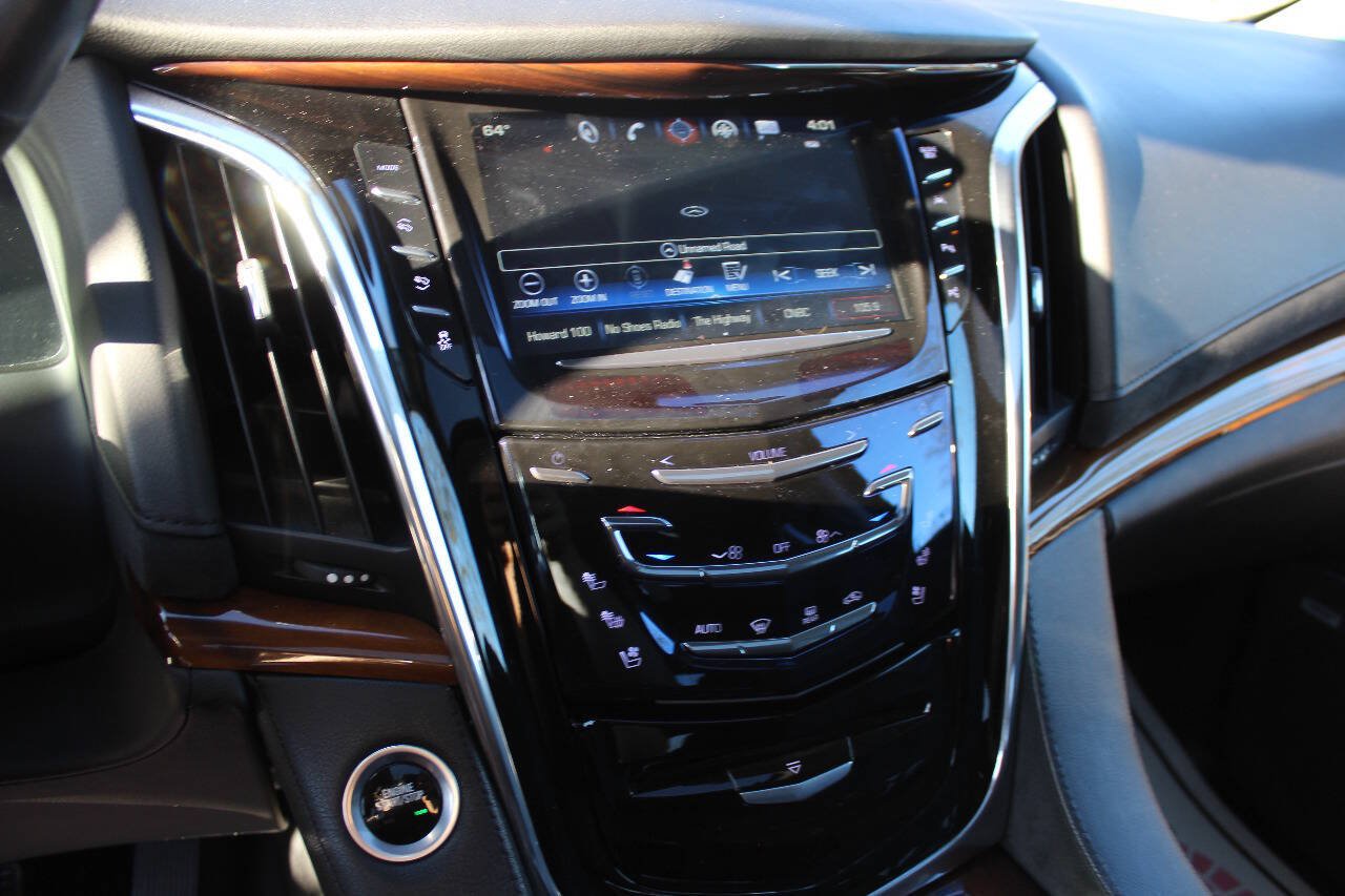 Used 2017 Cadillac Escalade Luxury AWD/4WD image 14