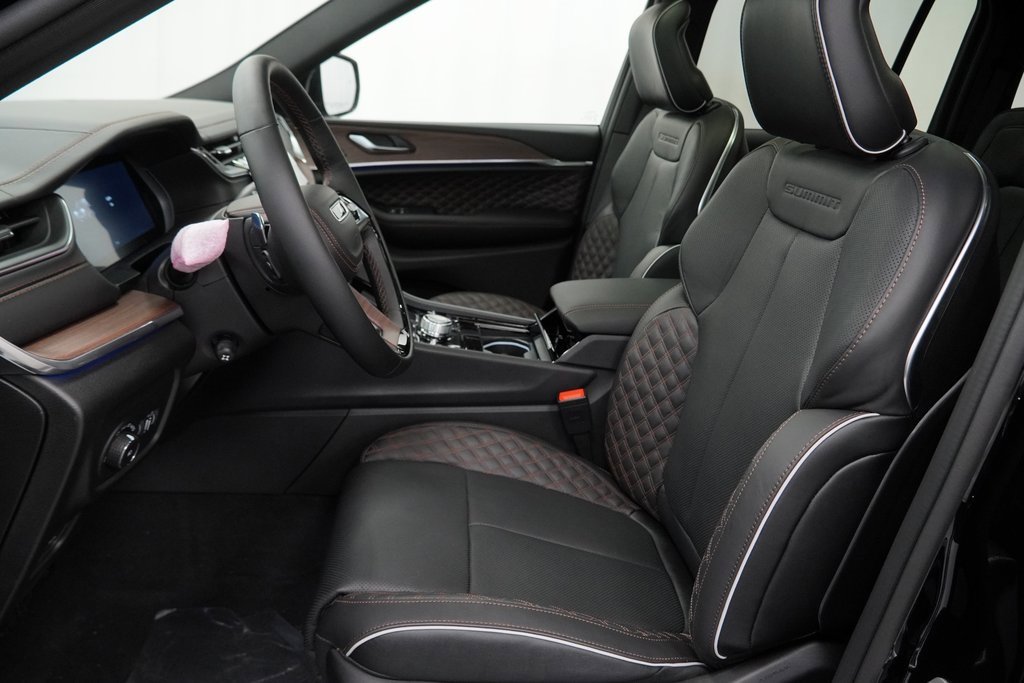 New 2025 Jeep Grand Cherokee Summit w/ Obsidian Package image 15