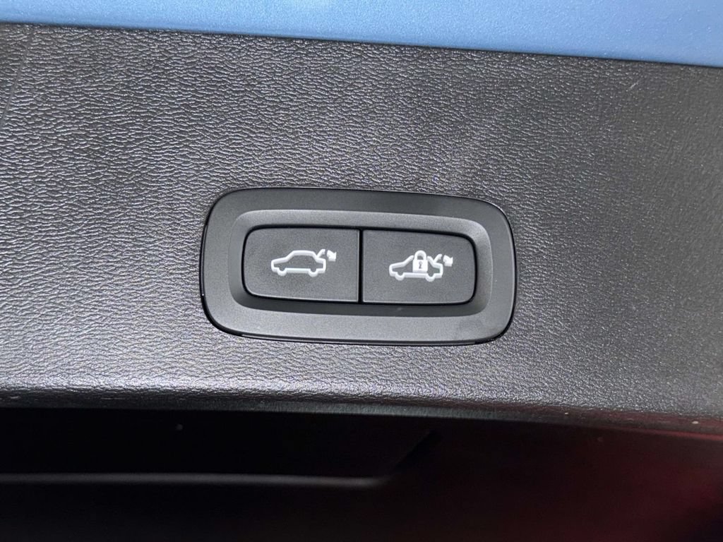 Used 2023 Volvo XC40 Recharge Ultimate w/ Protection Package Premier AWD/4WD image 18