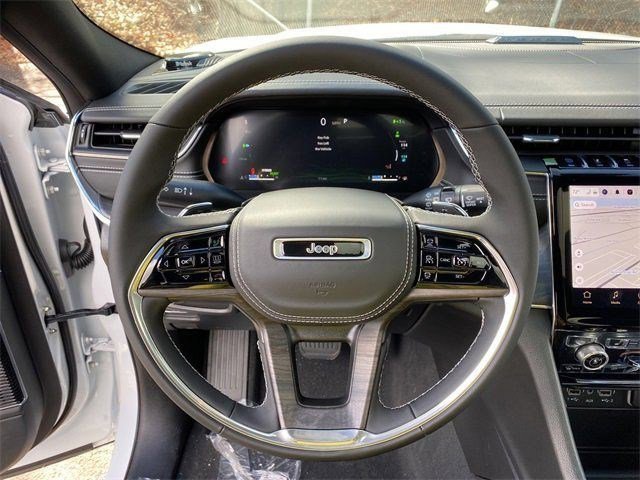 New 2022 Jeep Grand Cherokee Overland image 7