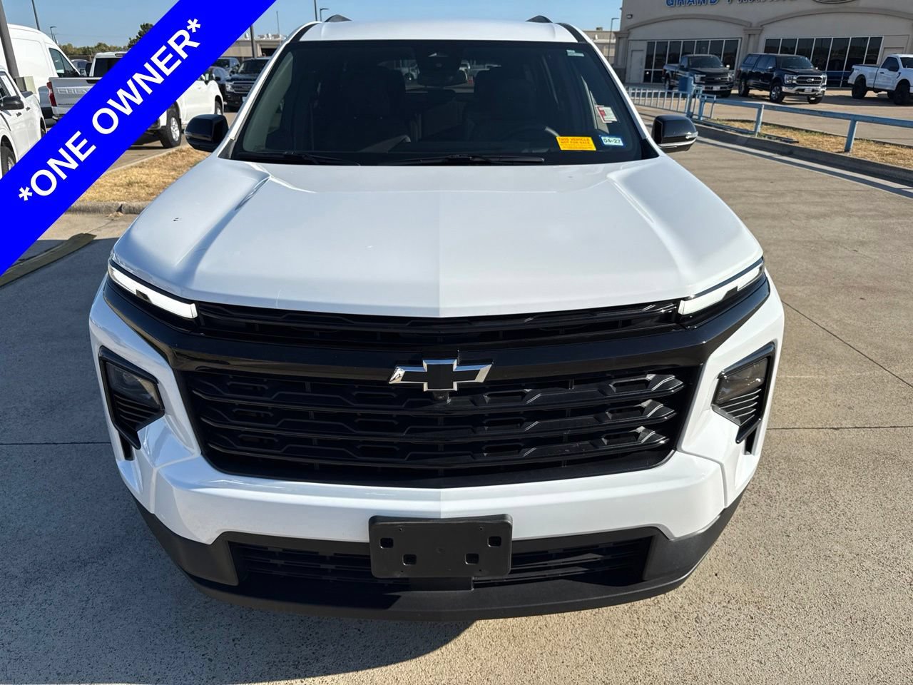 Used 2025 Chevrolet Traverse LT w/ Midnight/Sport Edition FWD image 2
