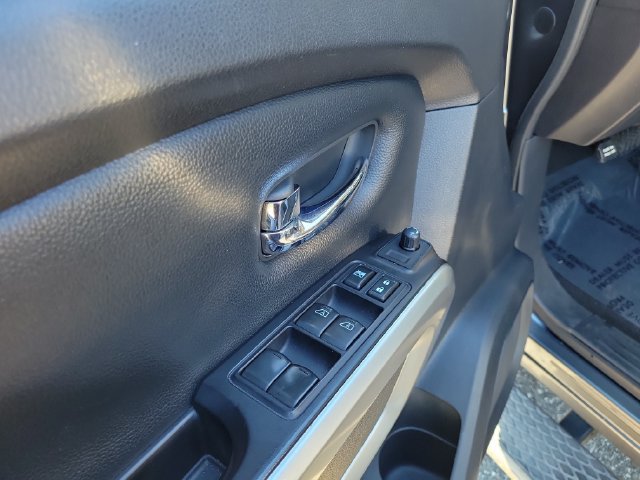 Used 2019 Nissan Titan SV w/ SV Convenience Package AWD/4WD image 15