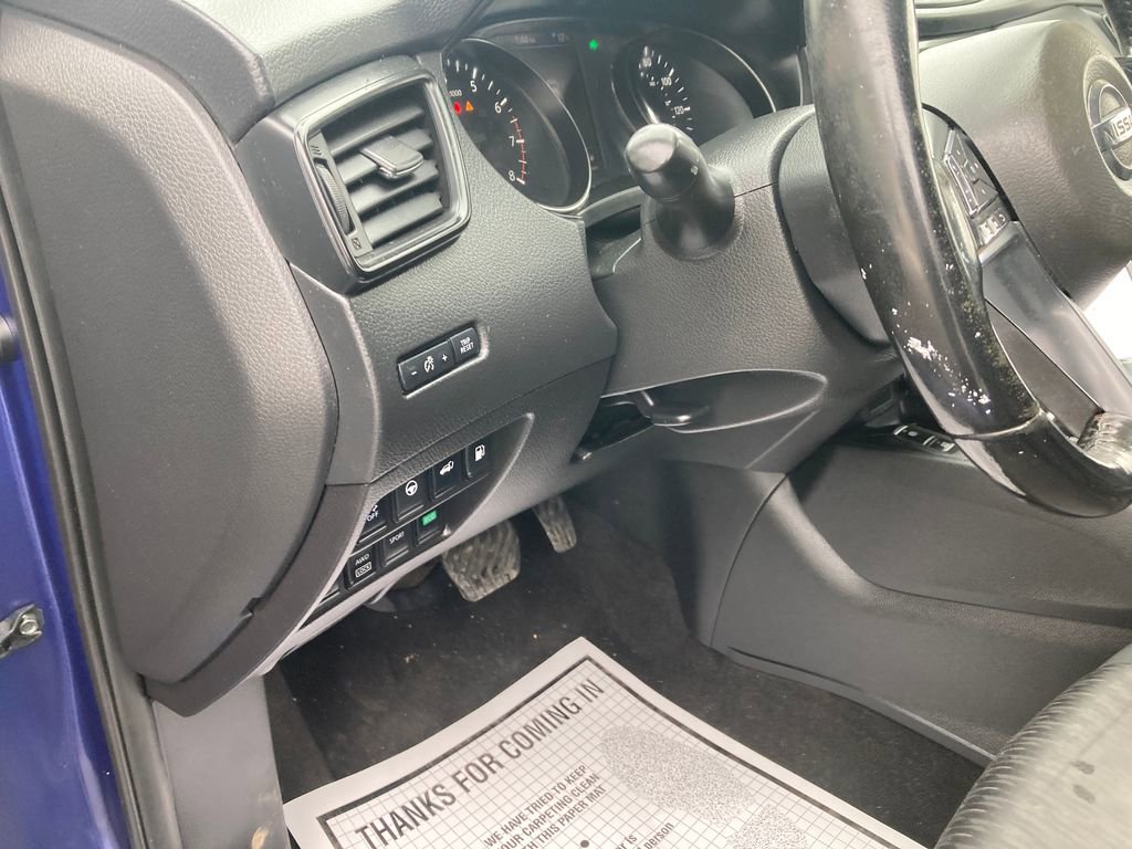 Used 2019 Nissan Rogue SV w/ Premium Package image 17