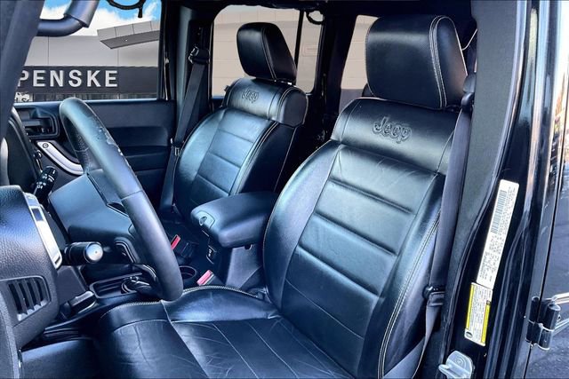 Used 2012 Jeep Wrangler Unlimited Rubicon w/ Connectivity Group image 23
