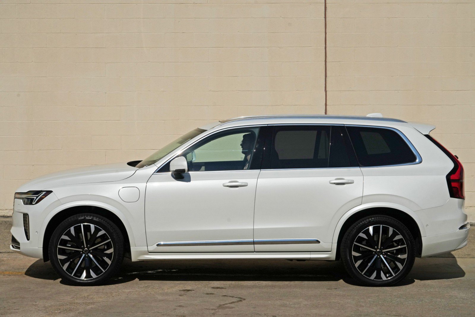Used 2025 Volvo XC90 T8 Plus w/ Protection Package Premier AWD/4WD image 53