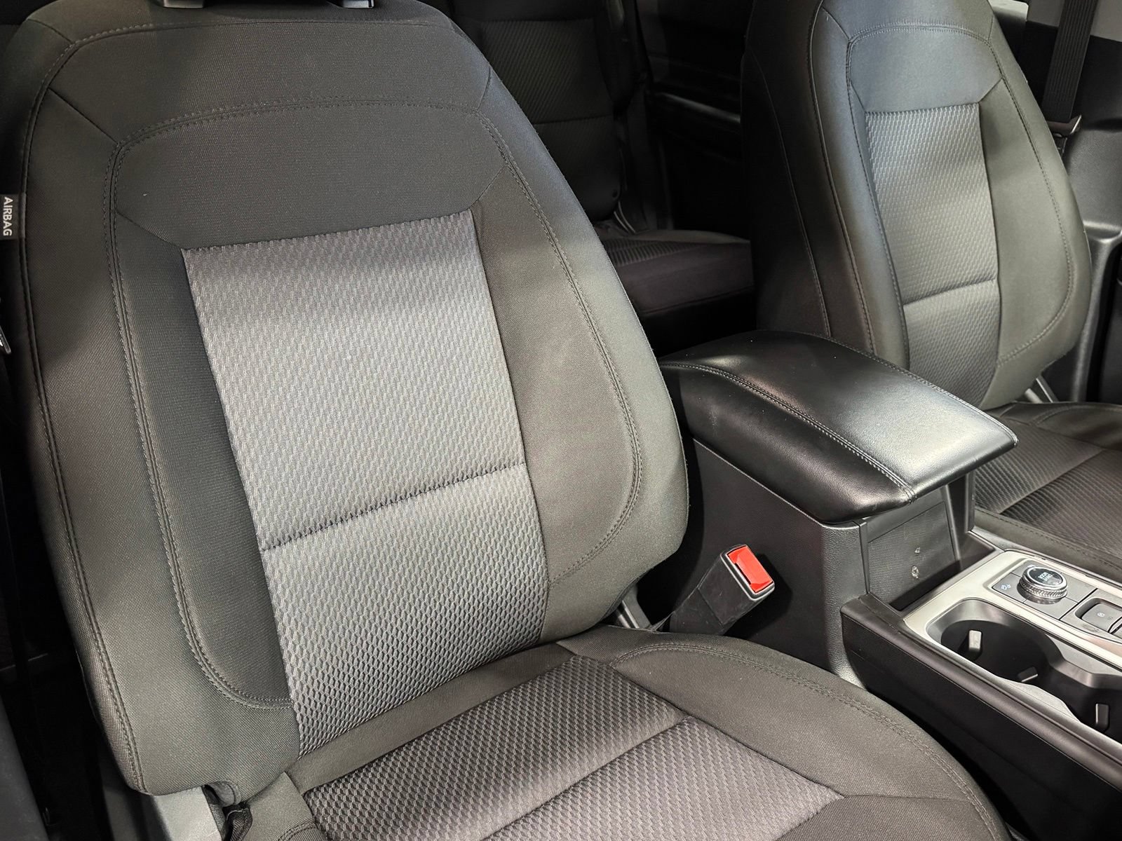 Used 2022 Ford Explorer XLT AWD/4WD image 57