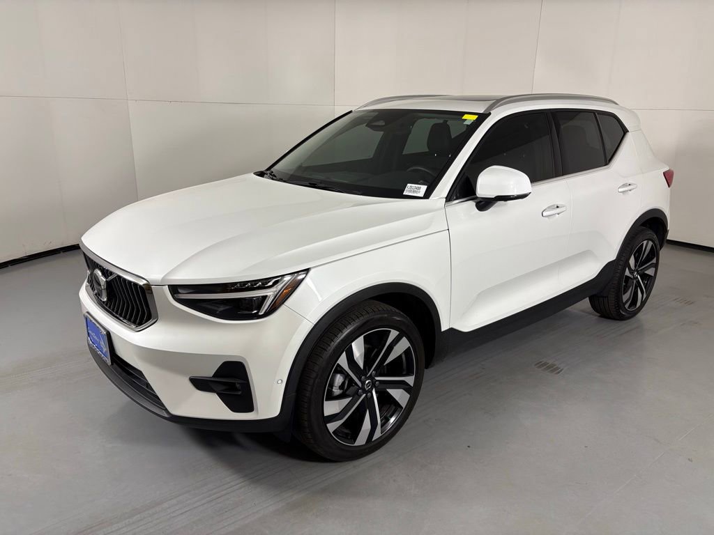 Used 2023 Volvo XC40 B5 Ultimate w/ Protection Package Premier image 4