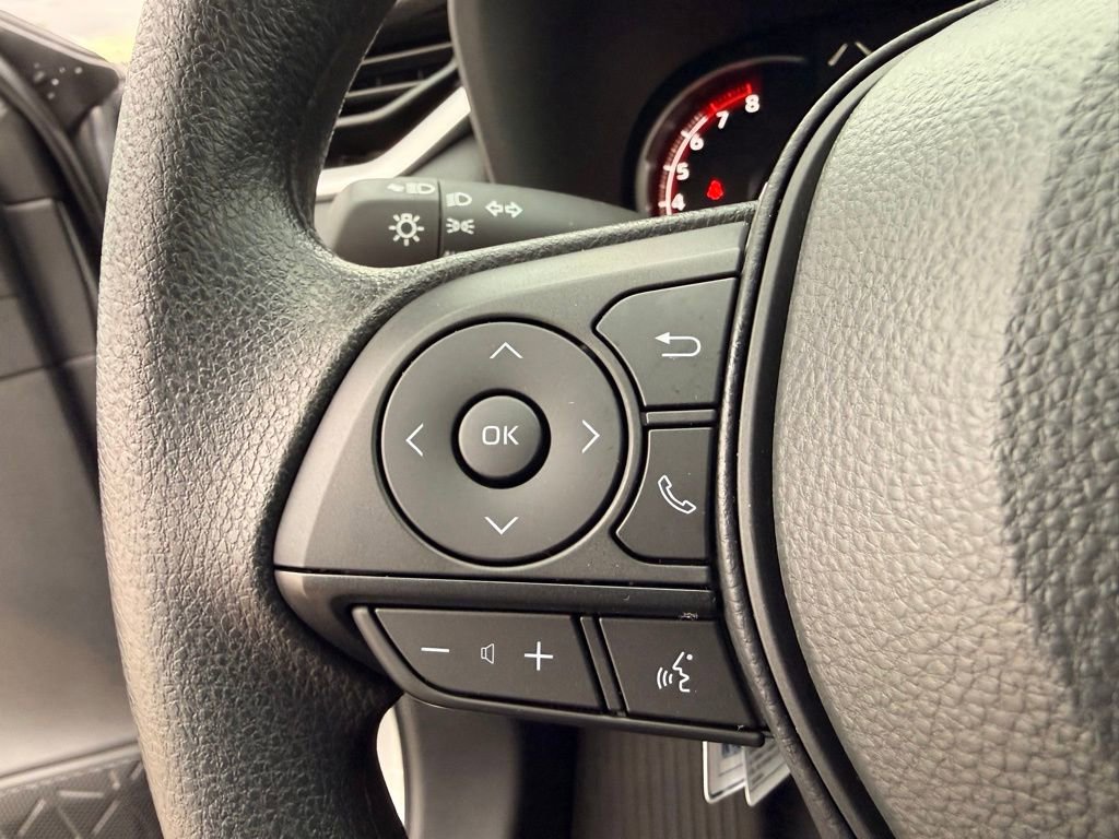 Used 2025 Toyota RAV4 XLE image 19