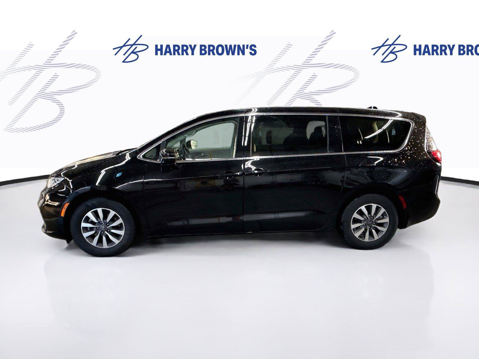 Used 2024 Chrysler Pacifica Limited FWD image 8
