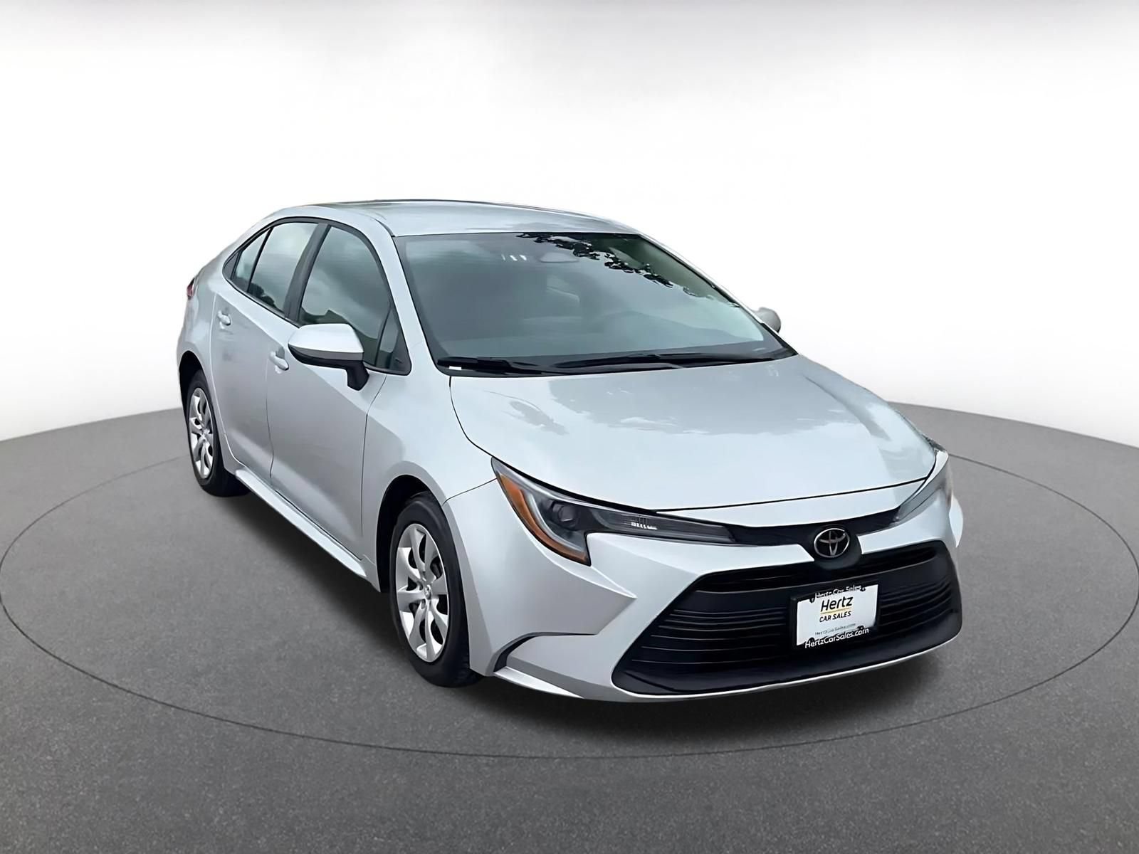 Used 2025 Toyota Corolla LE FWD image 3