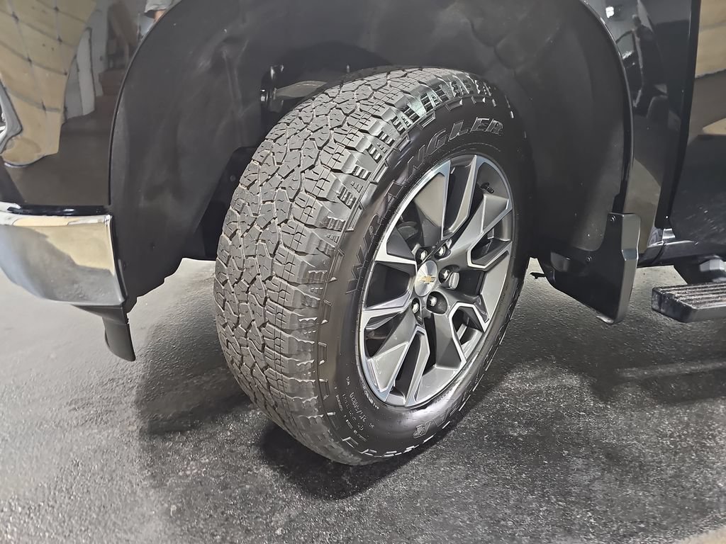 Used 2023 Chevrolet Silverado 1500 LT AWD/4WD image 32