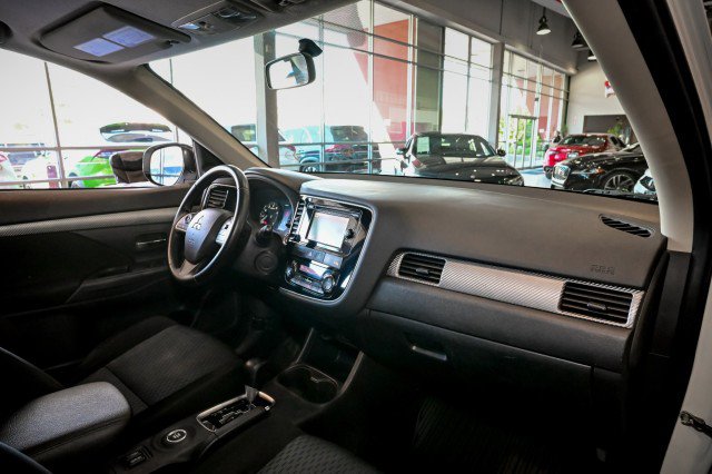 Used 2014 Mitsubishi Outlander SE AWD/4WD image 27