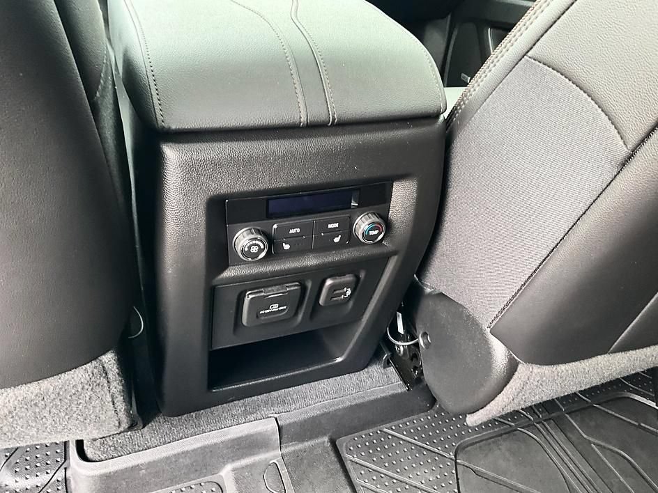 Used 2023 Chevrolet Traverse High Country AWD/4WD image 31