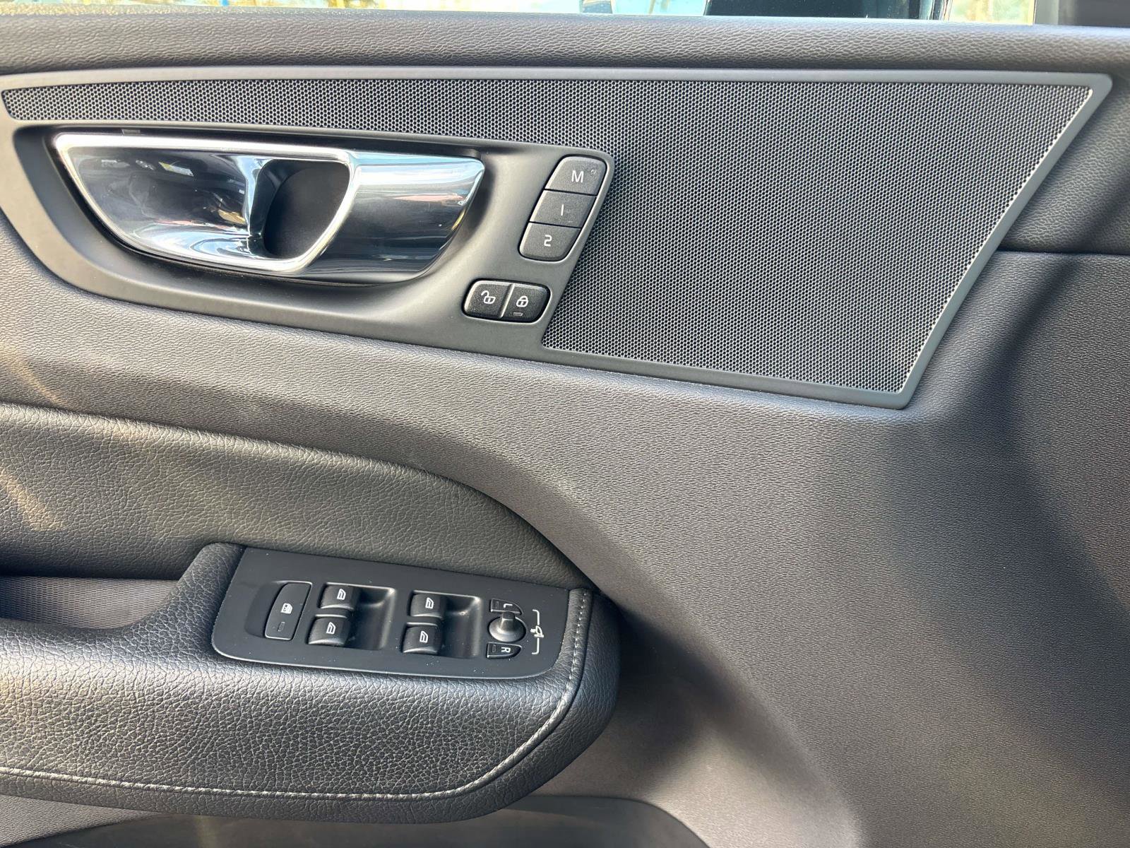 Used 2018 Volvo XC60 T6 Momentum w/ Advanced Package image 15