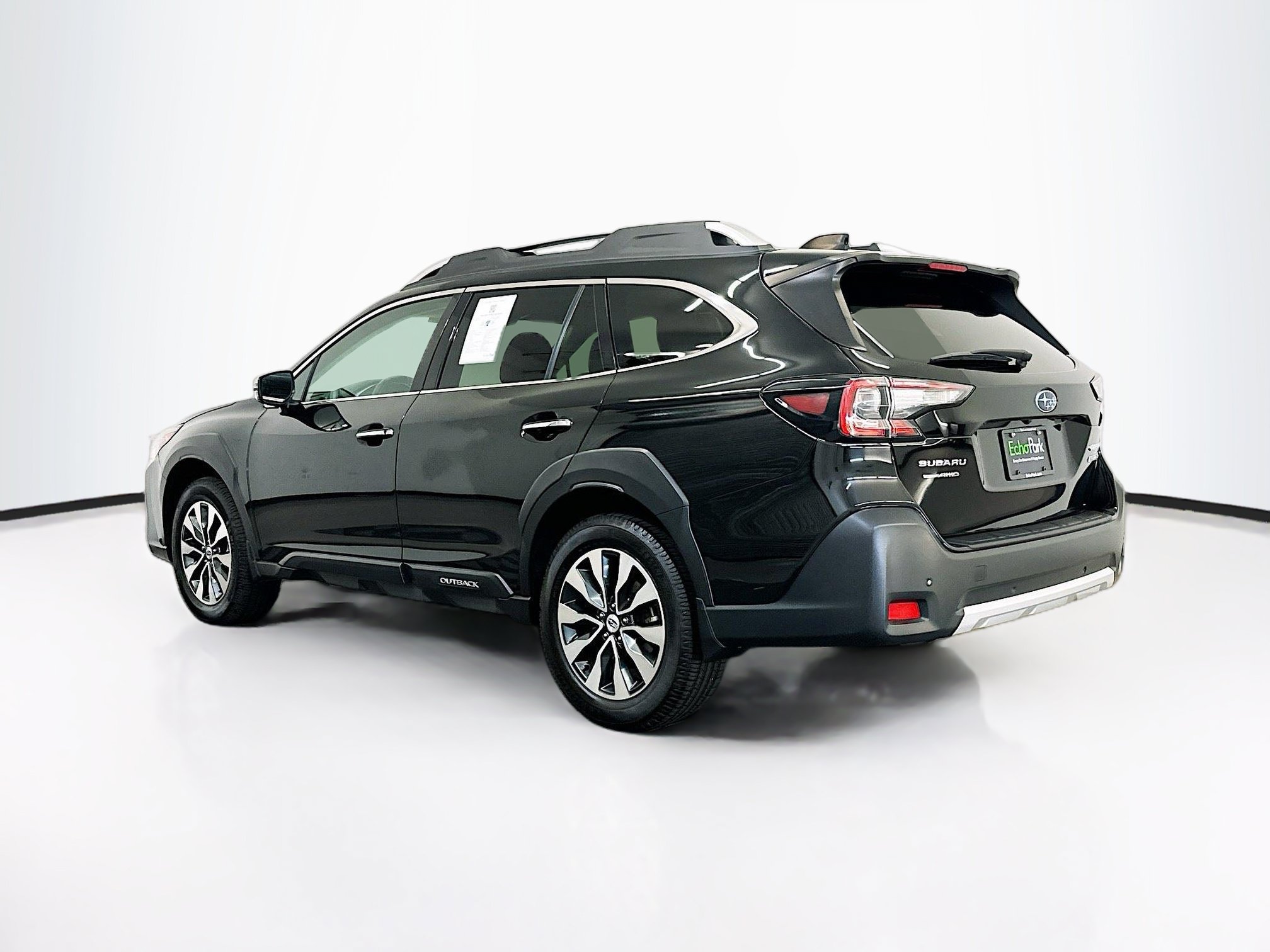 Used 2023 Subaru Outback Touring XT AWD/4WD image 5