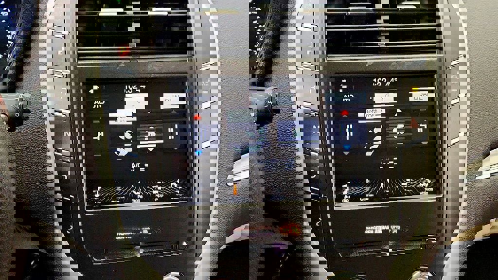 Used 2019 Lincoln MKC Premiere image 18