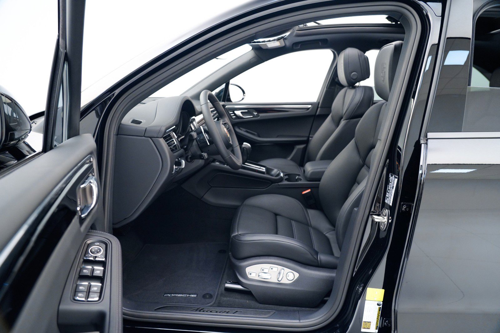 New 2026 Porsche Macan Turbo image 18