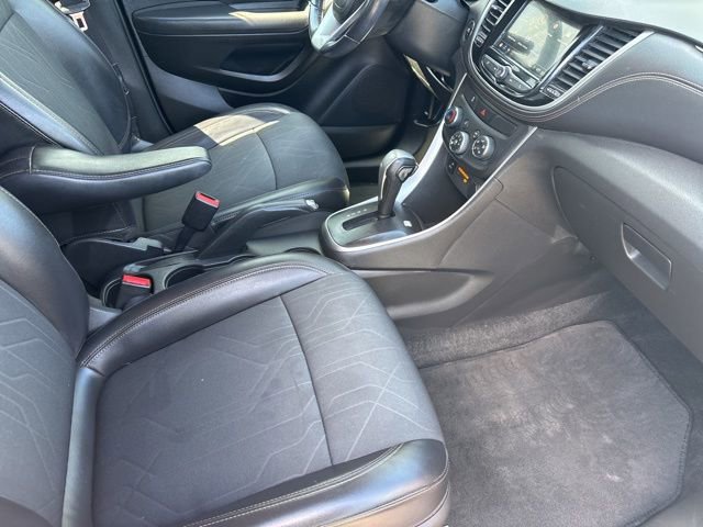 Used 2018 Chevrolet Trax LT w/ LT Convenience Package image 35
