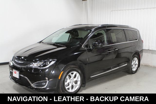 Used 2020 Chrysler Pacifica Touring-L Plus w/ Tire & Wheel Group FWD image 2