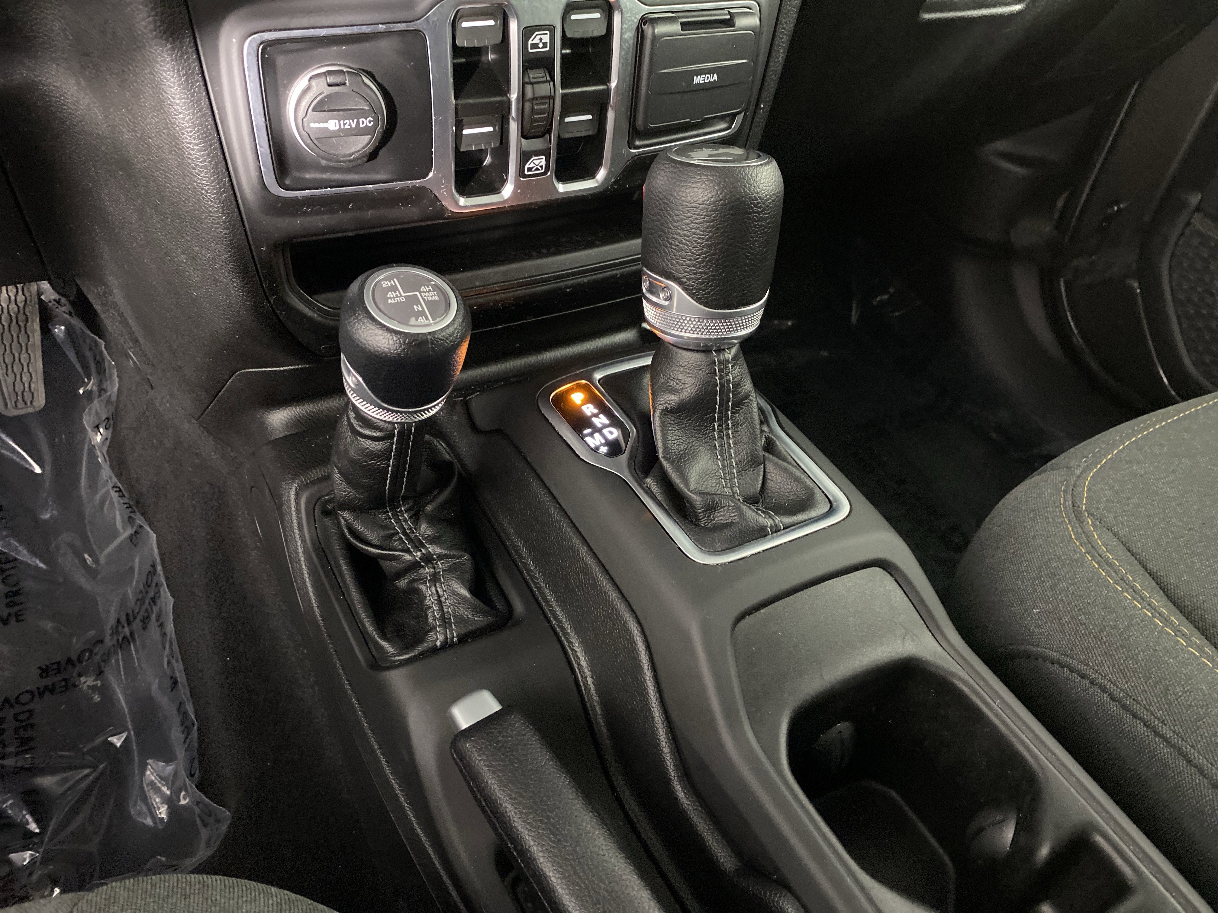 Used 2025 Jeep Wrangler Sahara w/ Safety Group image 33