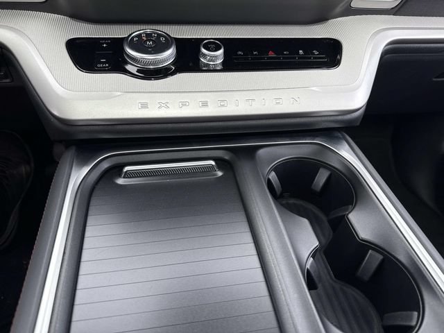 Used 2025 Ford Expedition Active AWD/4WD image 27