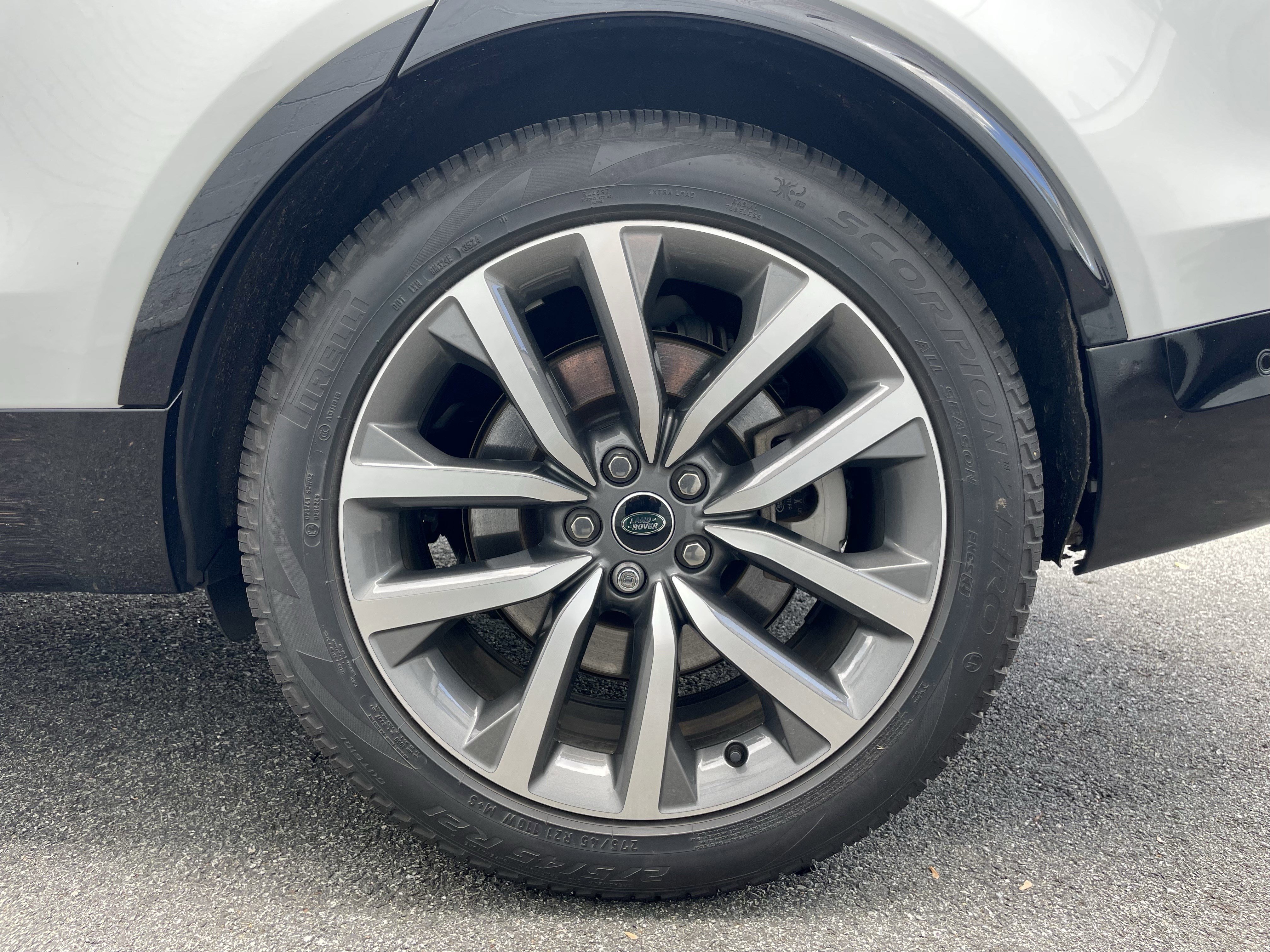 Certified 2025 Land Rover Discovery Dynamic SE AWD/4WD image 10