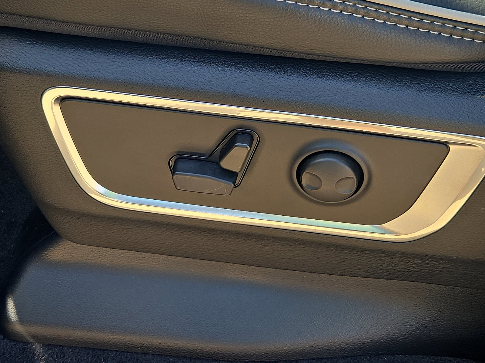 New 2025 RAM 1500 Laramie image 12