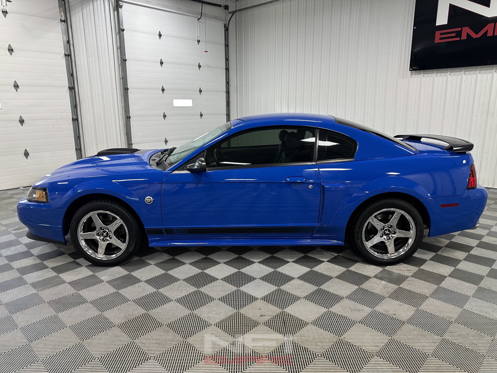 Used 2004 Ford Mustang Mach 1 RWD image 2