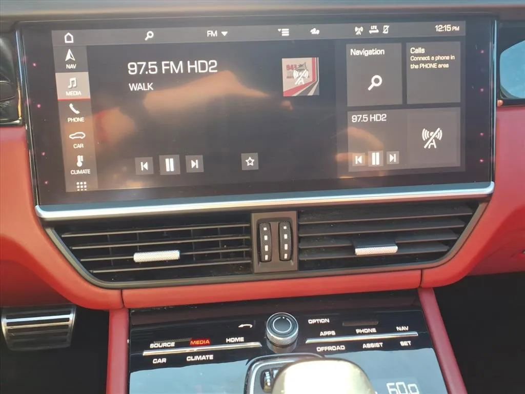 Used 2021 Porsche Cayenne S image 23