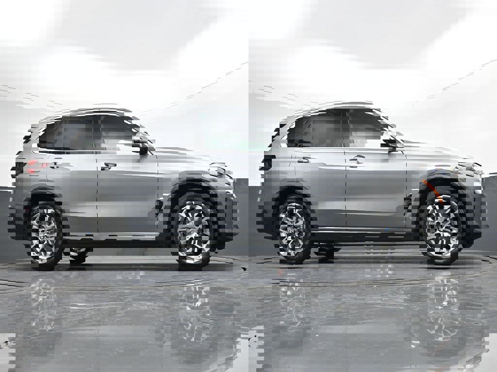 Used 2026 BMW X5 xDrive50e w/ Climate Comfort Package image 26