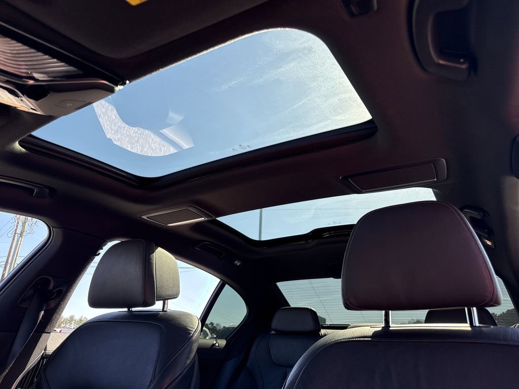 Used 2022 BMW 740i w/ M Sport Package RWD image 2