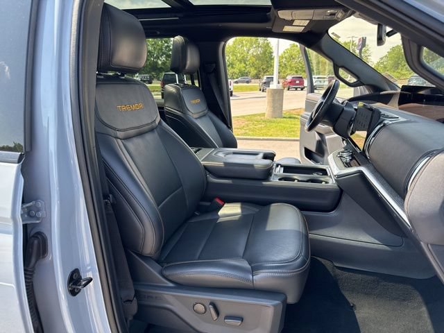 Used 2025 Ford Expedition Tremor AWD/4WD image 37