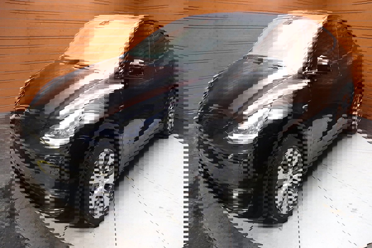 Used 2023 Tesla Model Y Long Range image 7