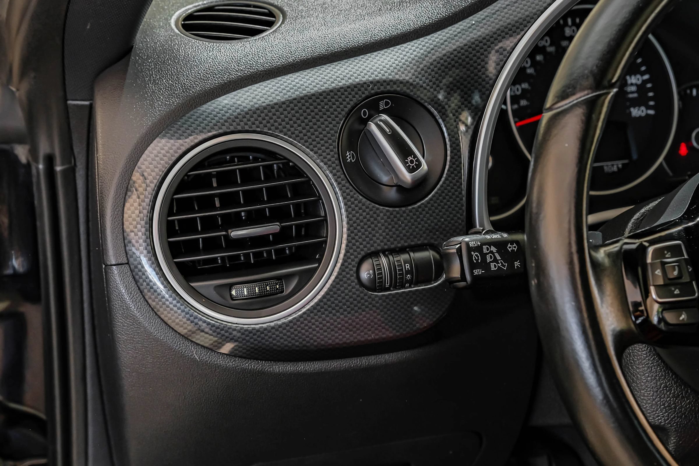 Used 2012 Volkswagen Beetle 2.0T FWD image 31