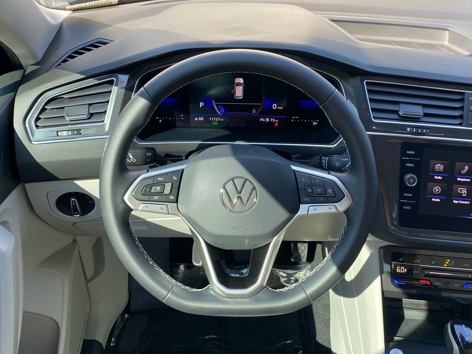 Certified 2023 Volkswagen Tiguan SE AWD/4WD image 5