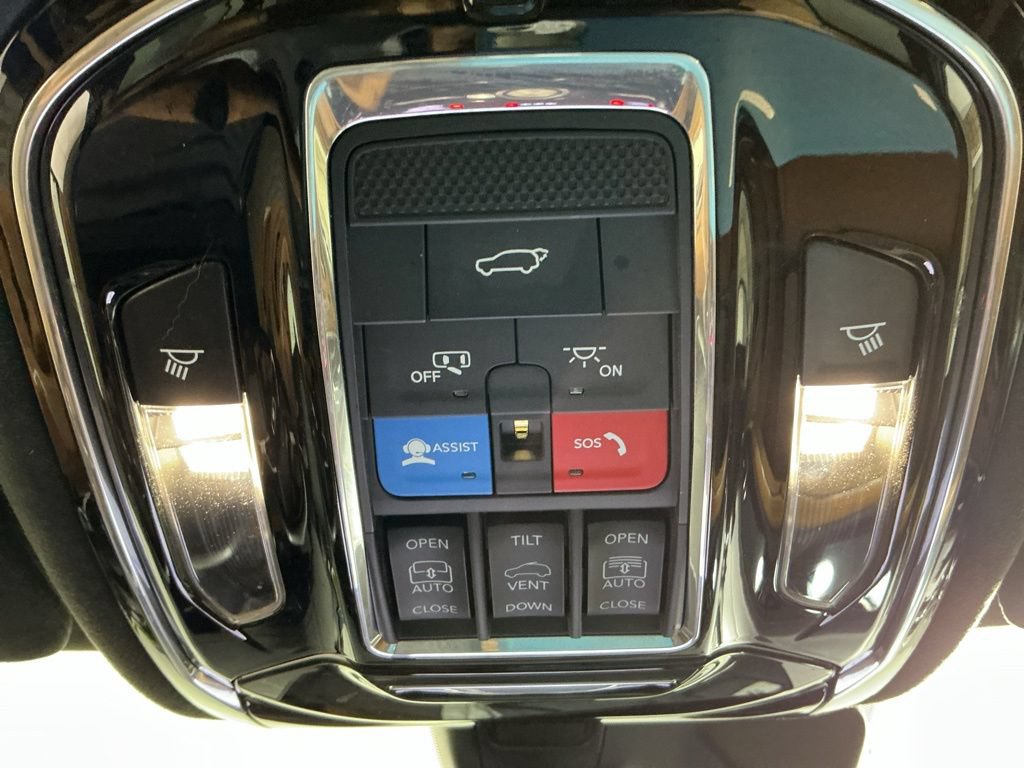 Used 2023 Jeep Grand Cherokee Summit AWD/4WD image 28