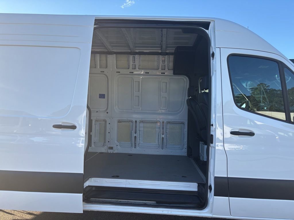 Used 2025 Mercedes-Benz Sprinter 2500 image 17